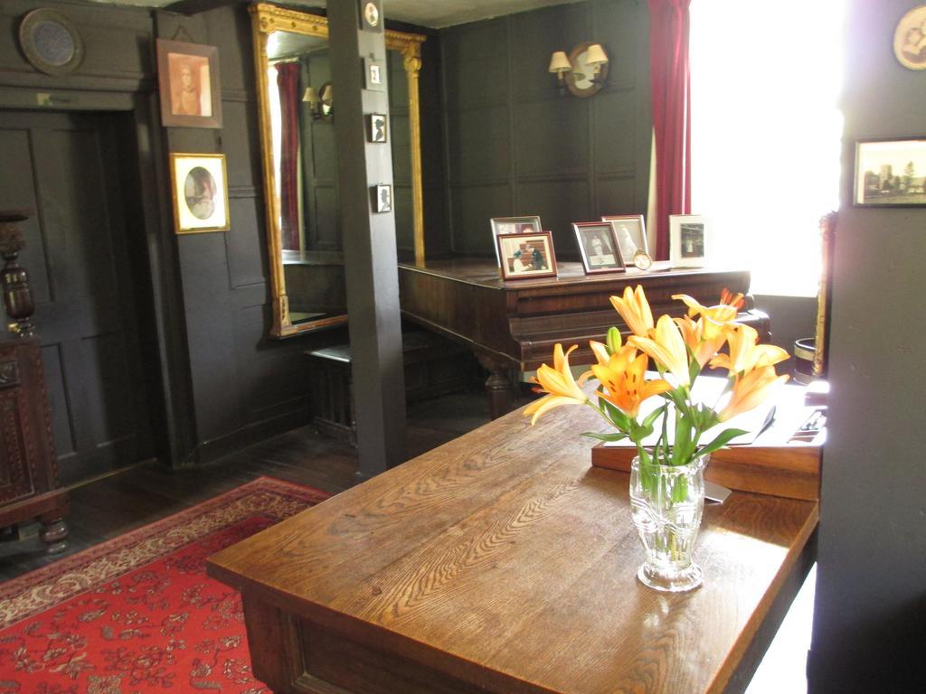 Bed and Breakfast Old Manor House Shepperton Exterior foto
