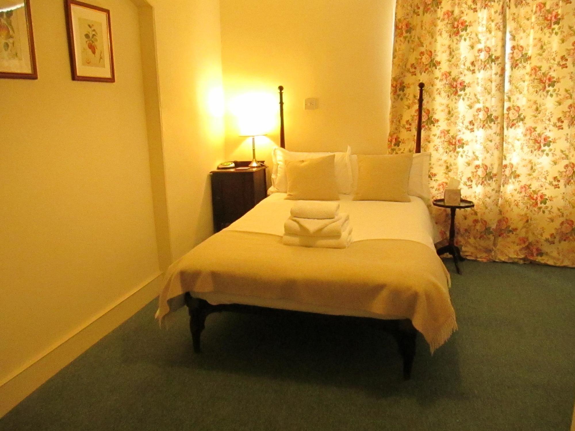 Bed and Breakfast Old Manor House Shepperton Exterior foto